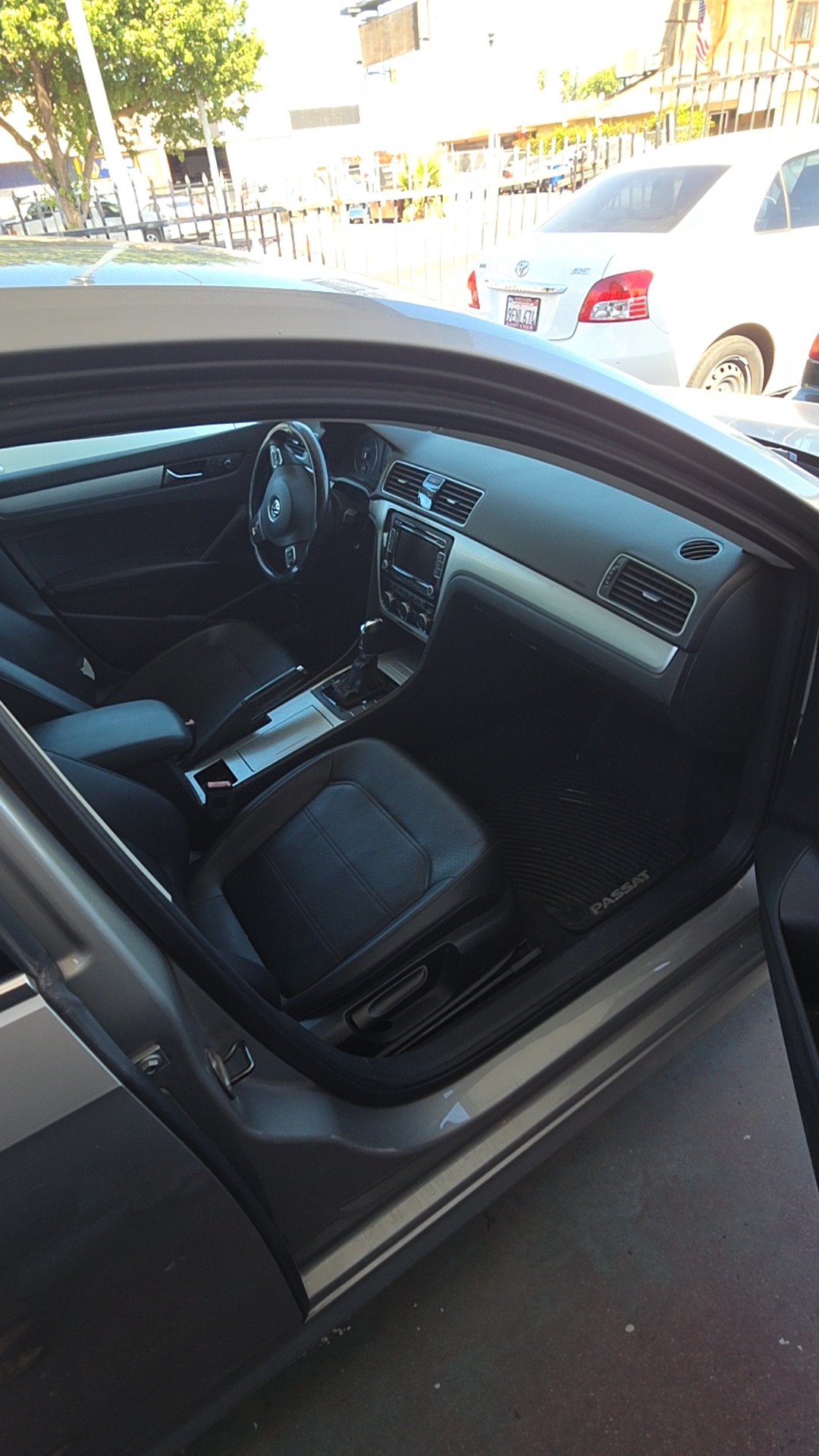 2012 Volkswagen Passat SE photo 3